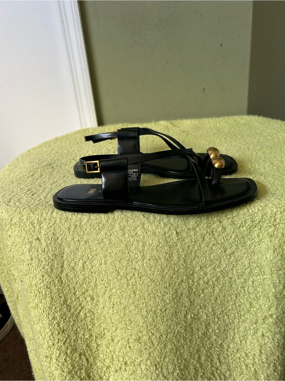 Zara Black Strappy Toe-Ring Sandals with Gold Accent - Picture 2 of 11